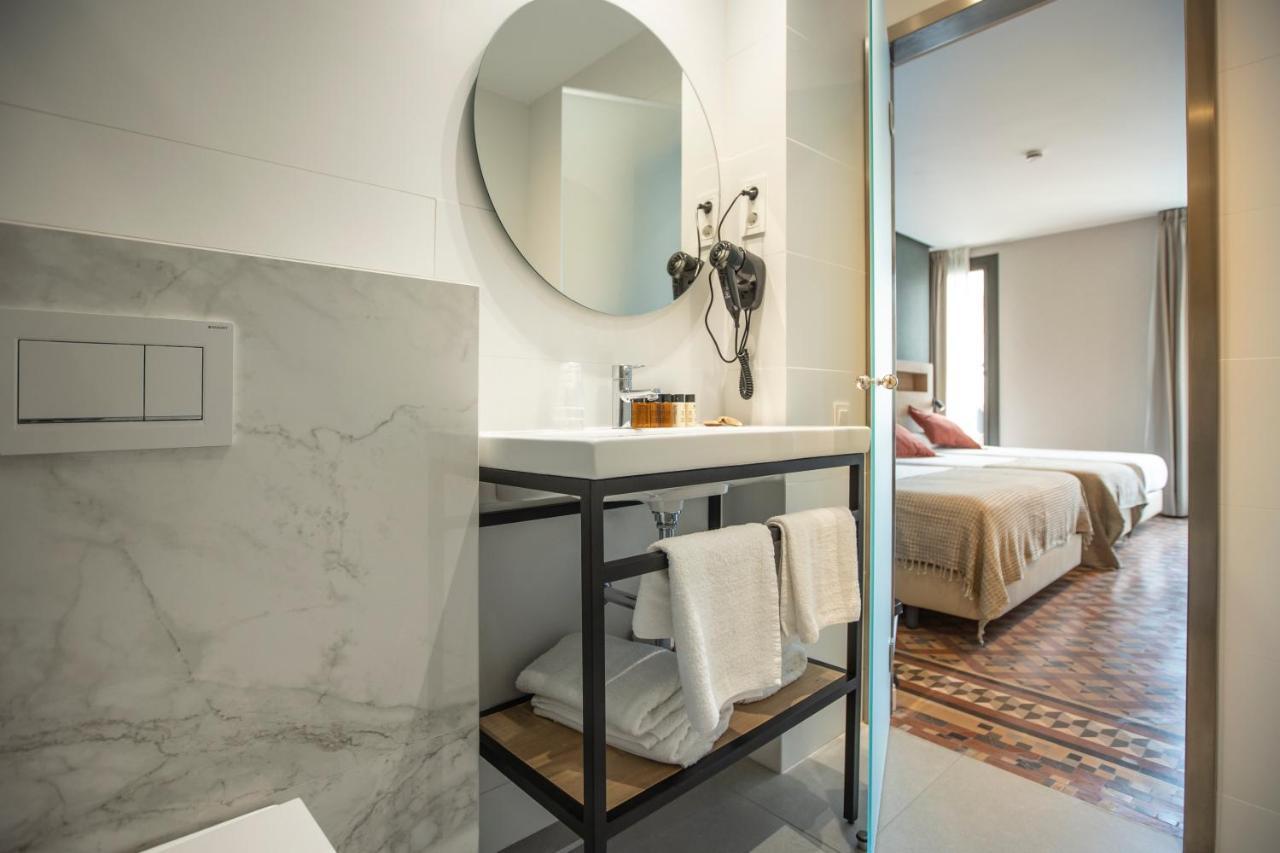 Fontanella By Bcn Urban Rooms Barcelona Bagian luar foto