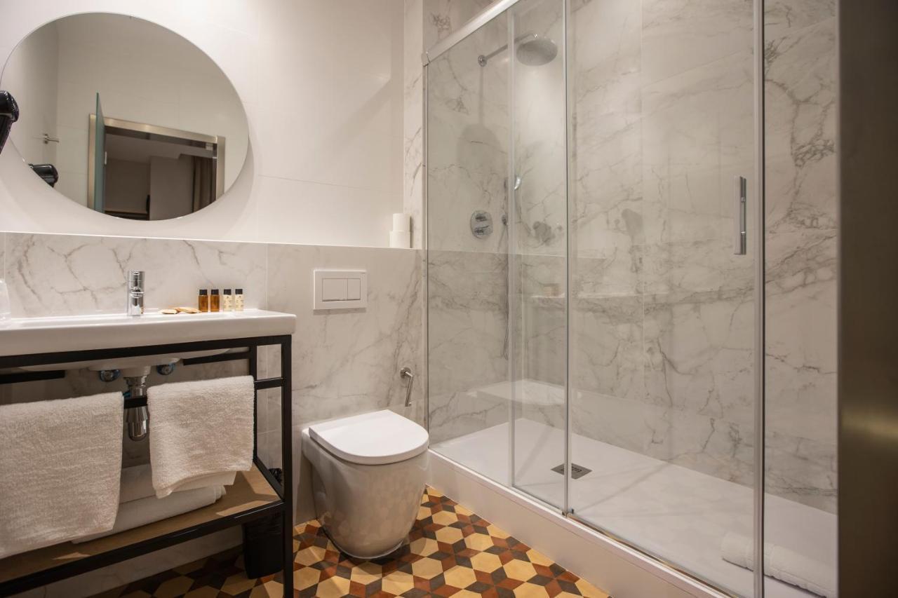 Fontanella By Bcn Urban Rooms Barcelona Bagian luar foto