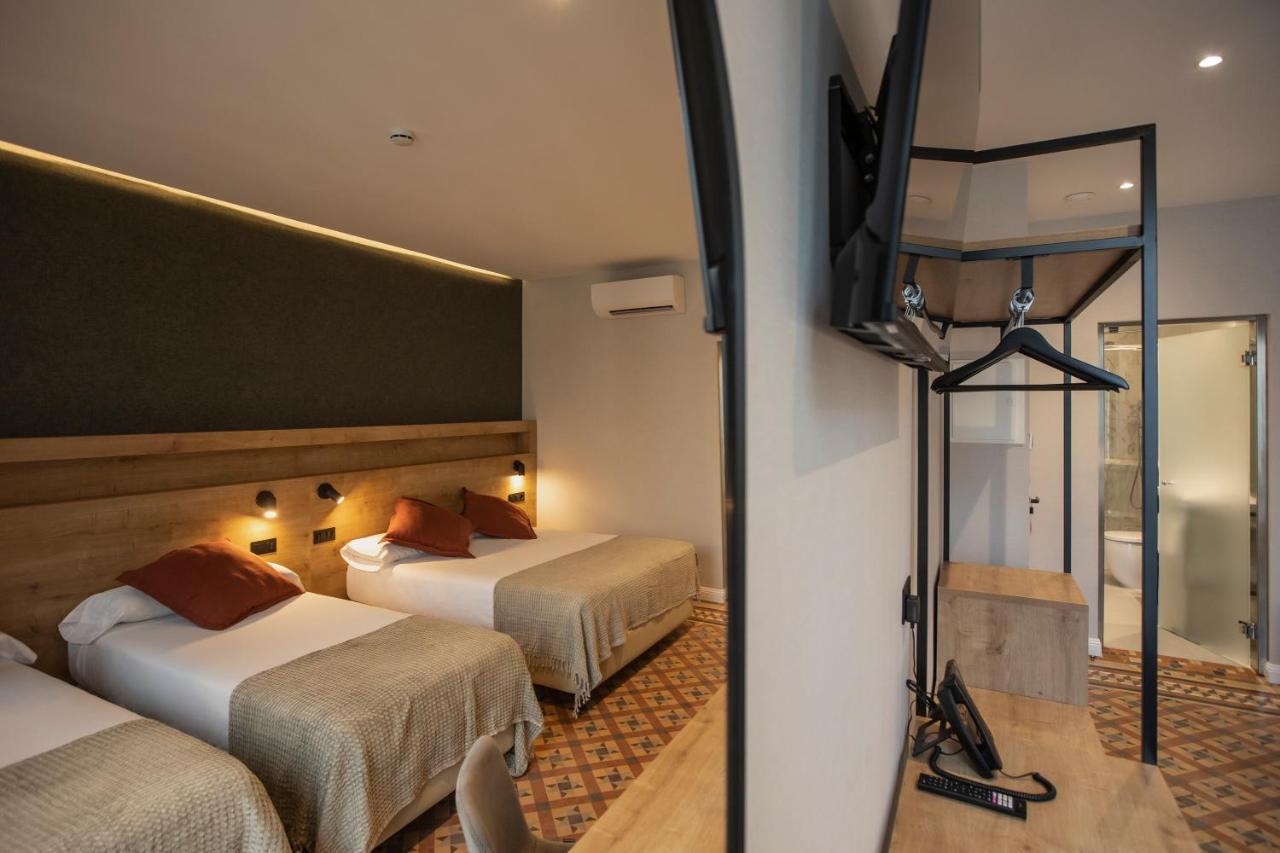 Fontanella By Bcn Urban Rooms Barcelona Bagian luar foto