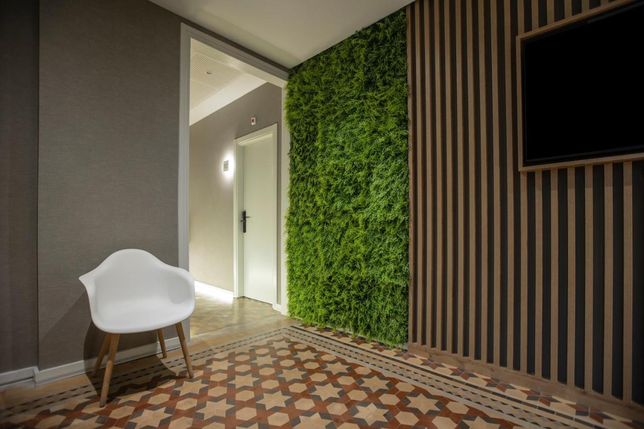 Fontanella By Bcn Urban Rooms Barcelona Bagian luar foto